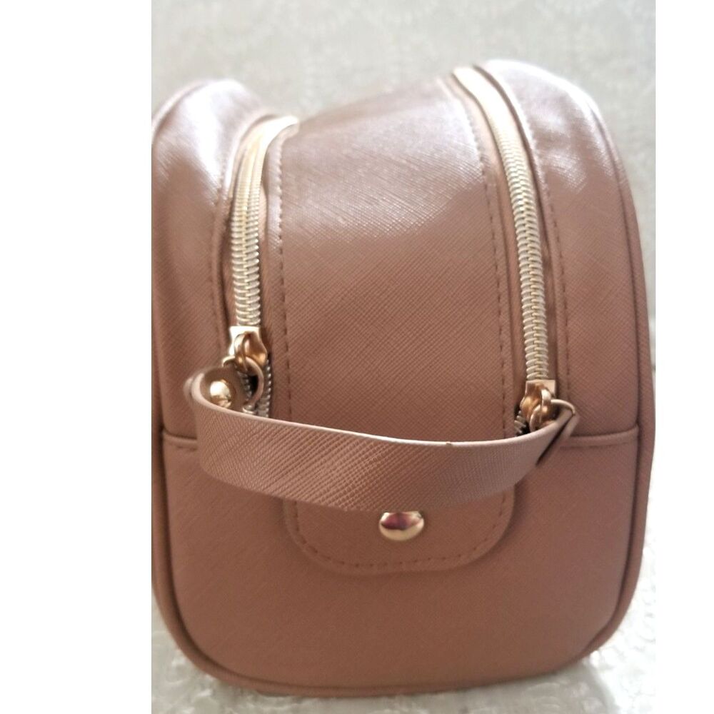 true botanicals makeup bag description.